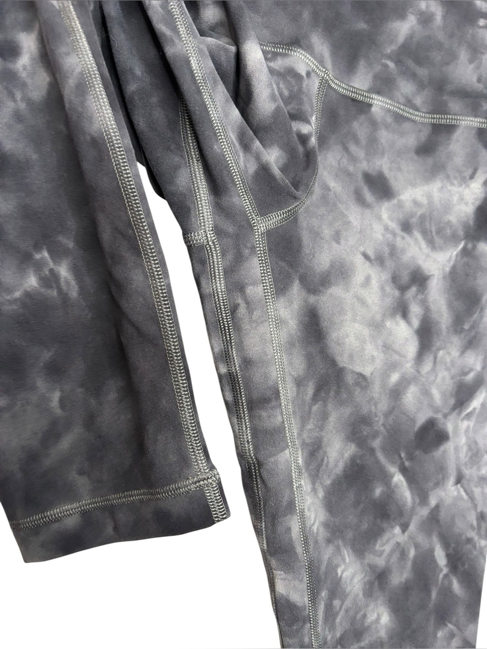 Lululemon Align High-Rise Crop 23"
Diamond Dye Pitch Grey Graphite Grey Size 4 - Picture 9 of 13